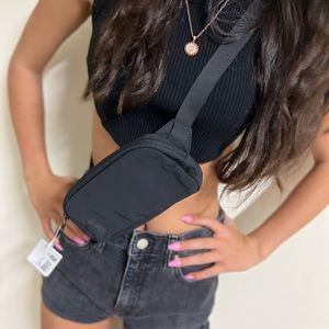 Lululemon mini everywhere belt bag black NWT
